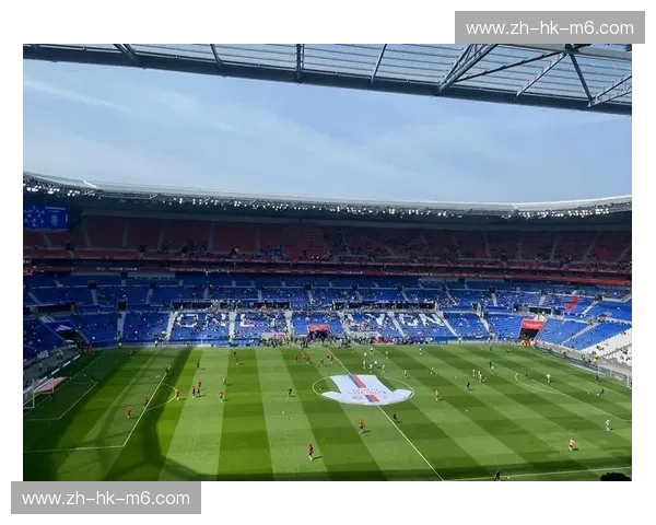 足球解说的声音：在绿茵场上把情感讲成风景